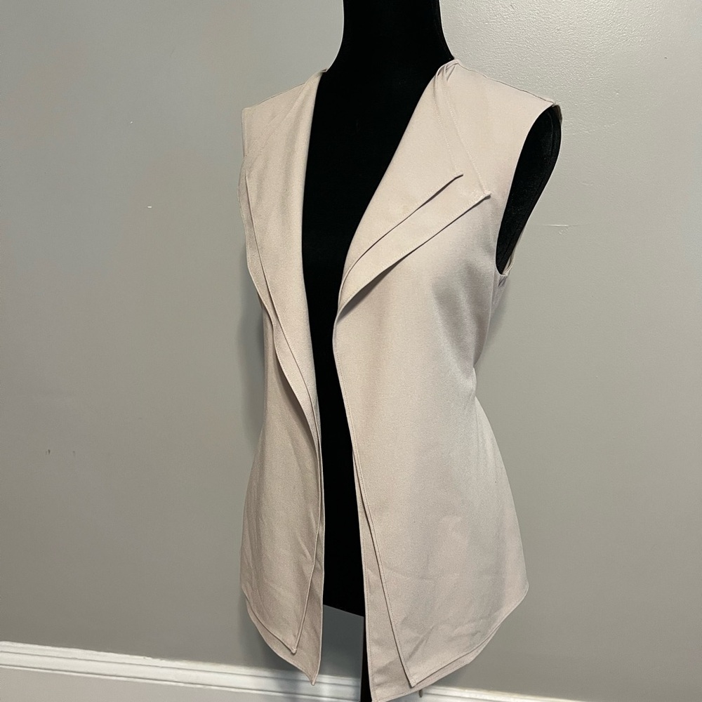 BCBGMaxAzria Cream Sleeveless Vest Modern Minimalist Design